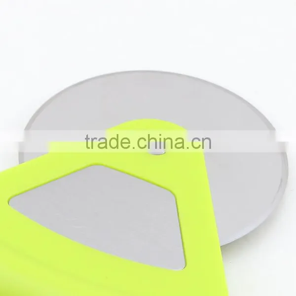 Plastic Handle Pizza Cutter With Stainless Steel Wheel photo-5