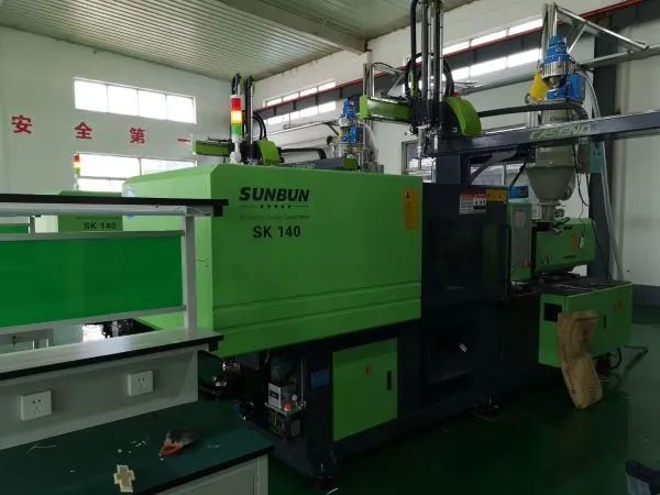 China Sunbun 140T Small Automatic Plastic Injection Molding/ Moulding Machine With Servo Motor photo-3