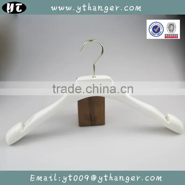 HA7063 Lotus Wood Notched Hanger Men Jackets Heavy Duty Hanger Supplier's Choice photo-5
