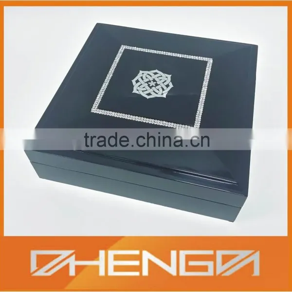 Hot!!! Customized Made-in-China 6 Comparment Shining Logo Wine Lacquer Tea Gift Box (ZDW13-T021) photo-6