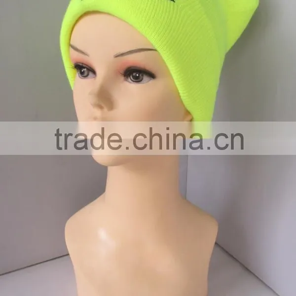 Wholesale Modern Style Embroidery Words Acrylic Plain Beanie With Custom Tags photo-4