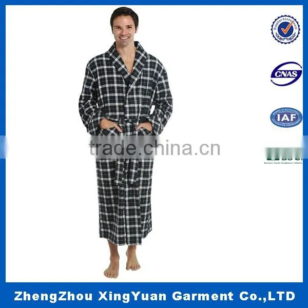 Factory Price 2015 Fashion Nightgown for Men 100% Polyester High Quality Coral Fleece Men Bathrobe Solid Color photo-2