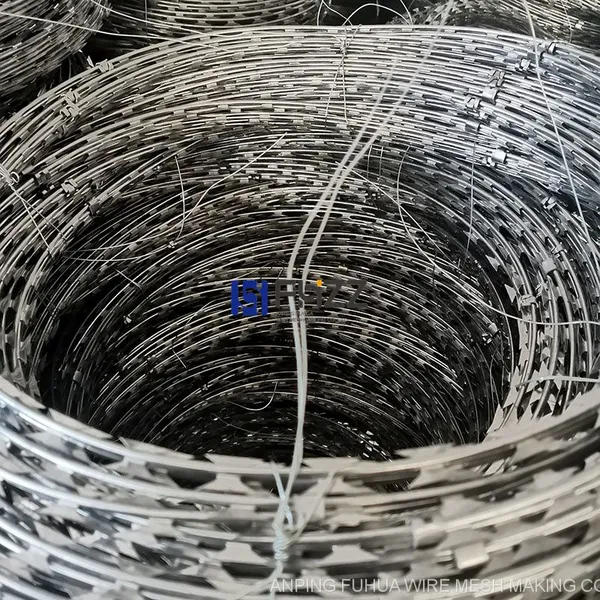 Full Stainless Steel 304 Diameter 450mm Concertina Medium Barbed Tape BTO-22 Razor Wire photo-2