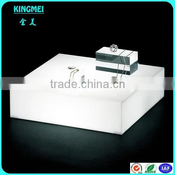 Fashion Design Elegant Counter Top White Perspex Jewelry Display Stand for Necklace Acrylic Bracelet Display Cube photo-2