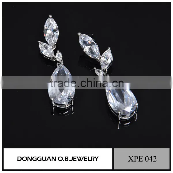 Simple Gold Earring Designs for Women With Big Diamond Earring photo-2