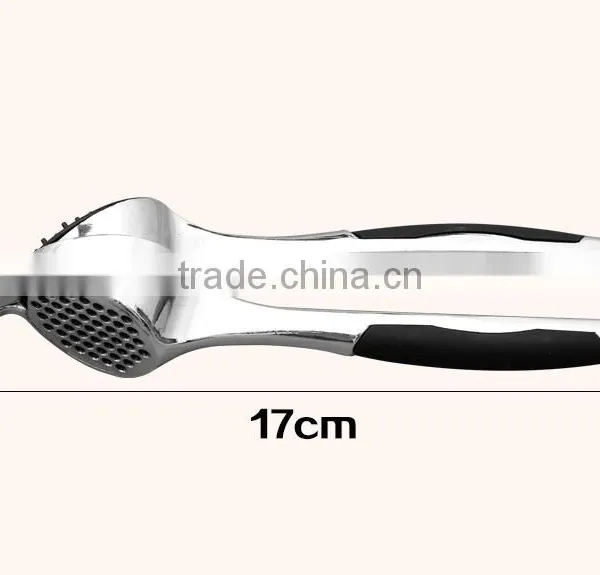 Kitchen Multifunctional Peel it Manually Pound Garlic Press-Zn Alloy Stainless Pound Garlic photo-2