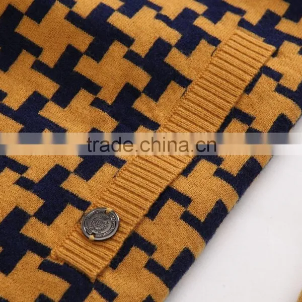 100% Fine Wool Men's Yellow Cardigan With Pattern photo-5