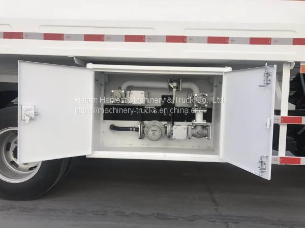 Sinotruk Howo 4x2 5000 Liters Fuel Tank Truck Oil Tanker photo-5