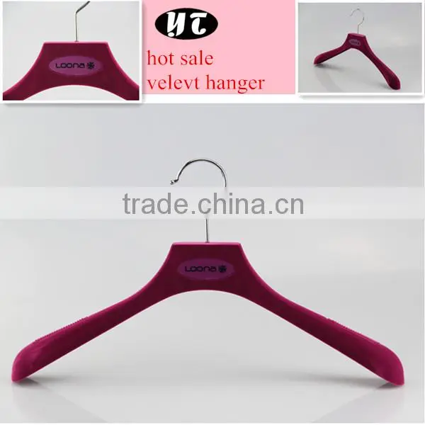 Hot Red Plastic Hanger Velvet Coat Hanger Supplier's Choice