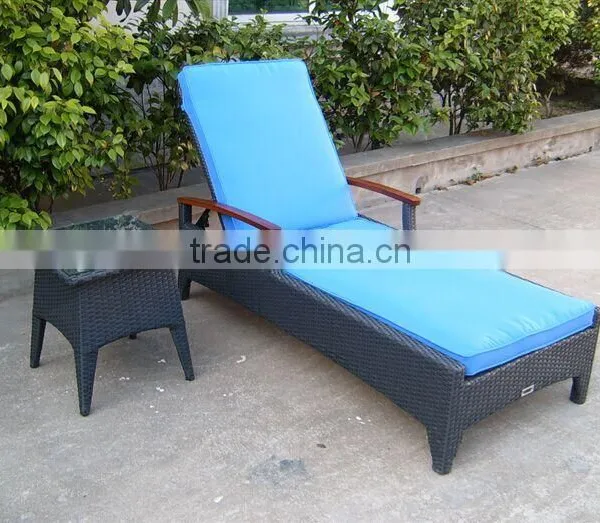 Rattan Lounge
