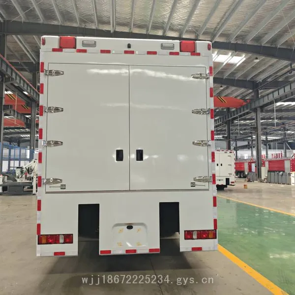Sinotruk Sitrak Emergency Flood Prevention and Rescue Vehicle With High-flow Drainage and Integrated Luffing Jib Crane photo-5