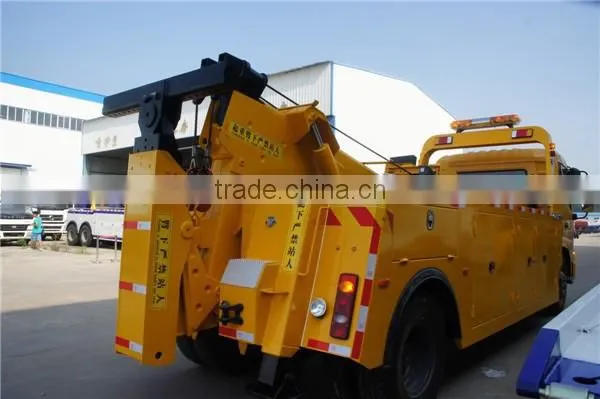 China New Dongfeng 6 Wheels Euro4 Wrecker Truck photo-4