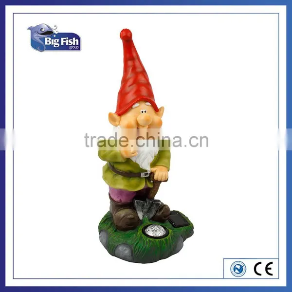 POLYRESIN GNOME WITH SOLAR LIGHT