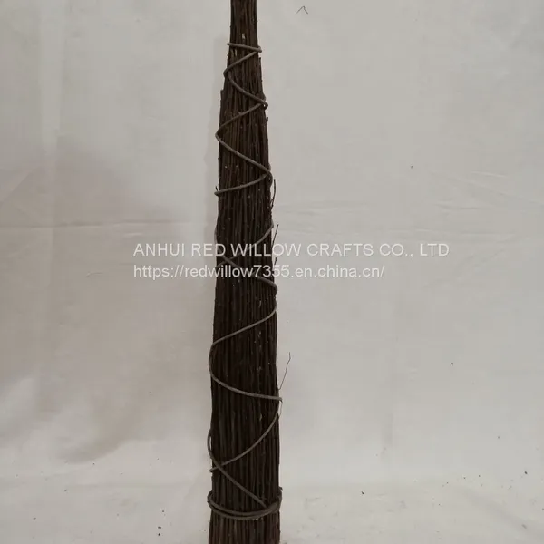 Garden And Decoration Use willow obelisks for gardening