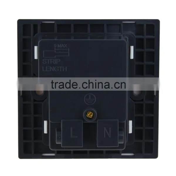 Durable UK Standard 13A 250V Outlet With 3 Usb Port photo-2