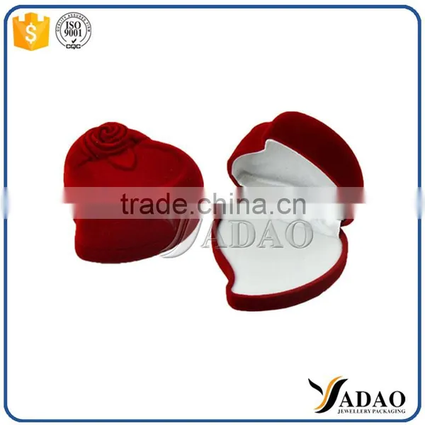 Red Flower Shape Velvet Jewelry Boxes Ring Packaging Box photo-2