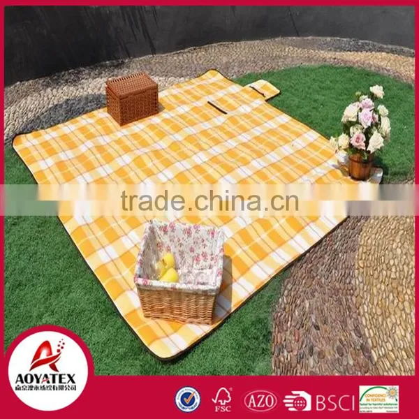 Light Yellow Check Pattern Rotaty Screen Printing Polar Fleece Picnic Mat photo-2