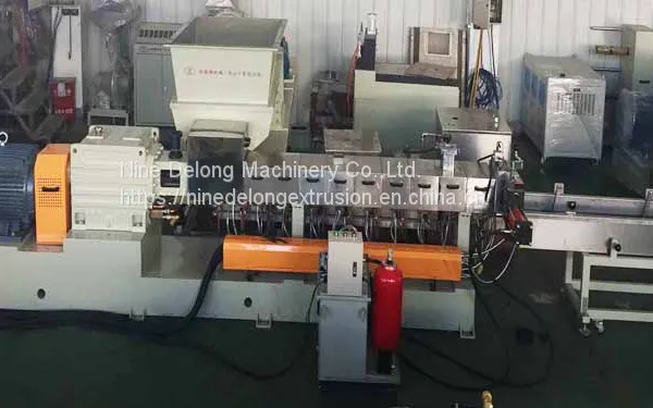 Parallel Twin Screw Extruder Machine For Experimental Color Masterbatch Granulation photo-2