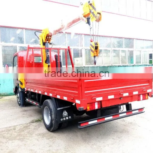 2015 New Style 4*2 Howo Llight Truck With Brick Crane for Sale Made in China photo-2
