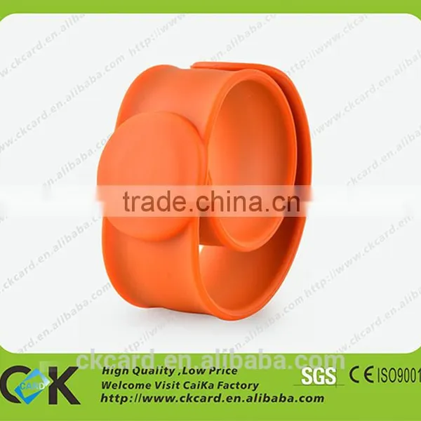 Customize Silicone Pat Band Snap Bracelet Wholesale photo-3