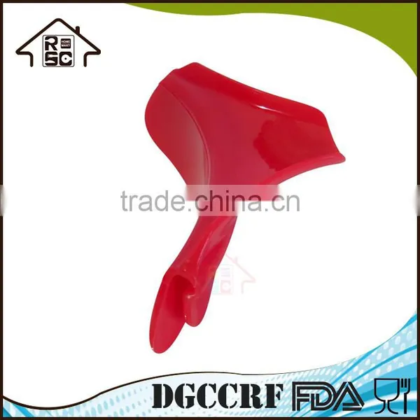 NBRSC Slip On Mess Free Silicone Pour Spout for Pots Pans and Bowls photo-4