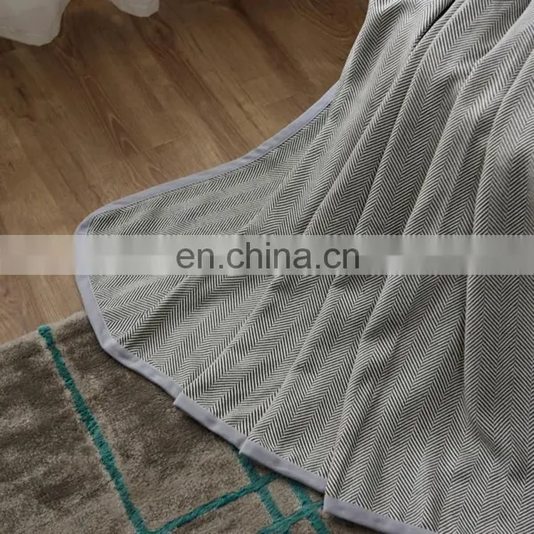 China Factofy Cheap 100% Cotton Skin Touch Decorative Washable Plain Throw Cable Knit Body Pillow Covers photo-3
