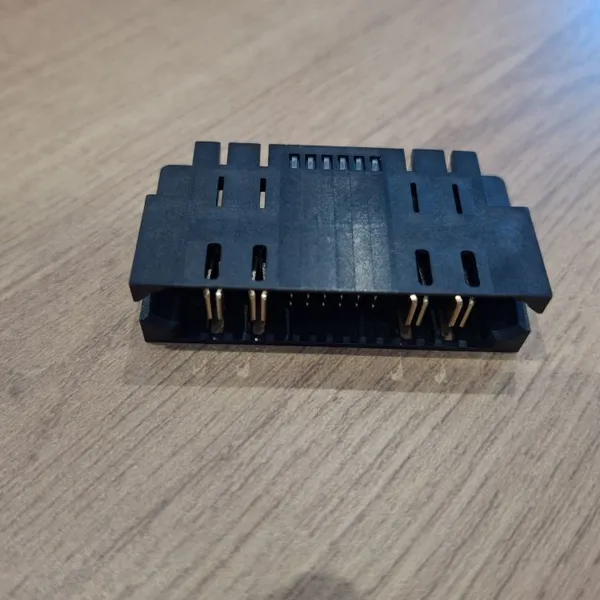 Board to Board Module Amphenol FCI 4pin Pwrblade 10127397-03H1510LF Power Blade Connector for Rectifier Module