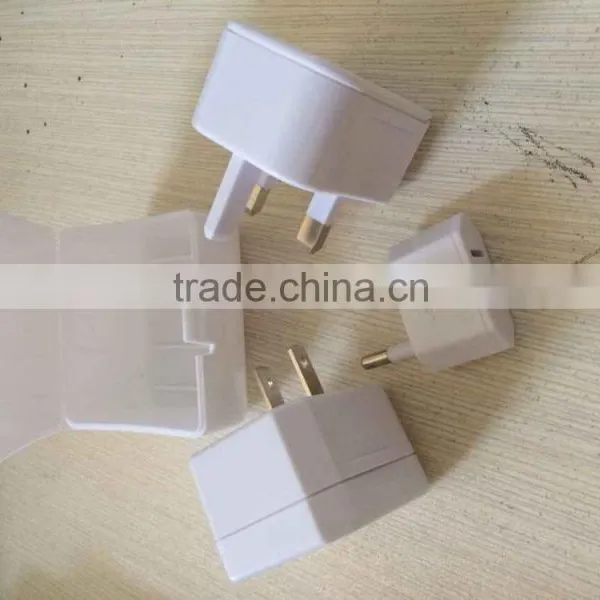Small Universal Travel Adapter photo-4