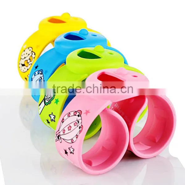 Lastest Design Best Summer Gift for Kids Smiling Face Mosquito Repellent Silicone Bracelet photo-2