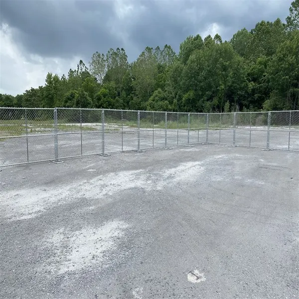 Chain Link Temporary Fence for Roadside Safety With Reflective Strips photo-5
