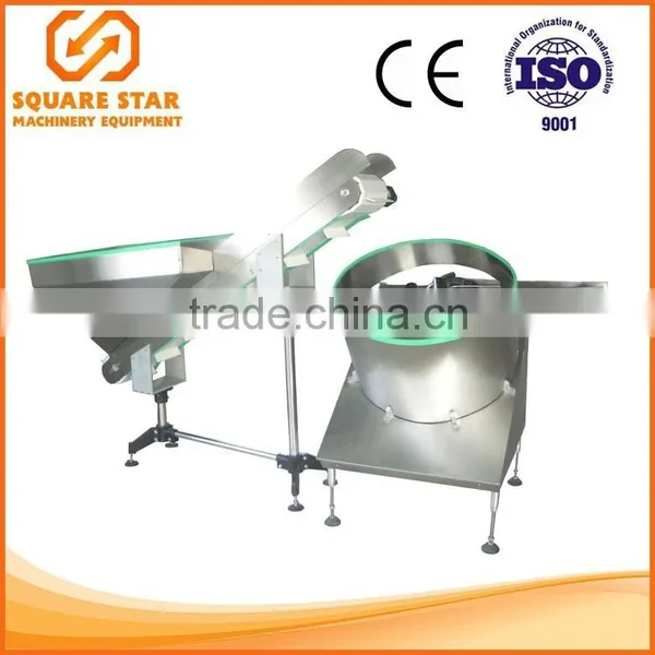Plastic bottle unscrambler with automatic elevating device