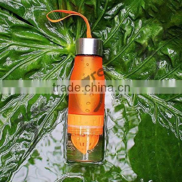 Water Bottle With Lemon Squeezer photo-3