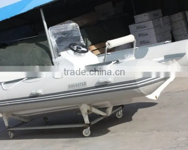 4.8m Fibreglass Hull With Center Console and Seat Box With CE Certification for Fishing