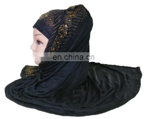 Black Color Stoles Hijab Scarf Designs With Golden Diamond Stone Work Embroidery 2017 (scarves Scarf Stoles Hijab) photo-3