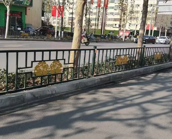 Galvanized Municipal Guardrail for Highway Median Barrier, Anti-Rust, 1.0m Height With Reflective Tape