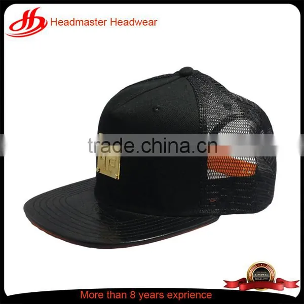 Custom Flat Brim Trucker Cap Glod Metal Plate Mesh Cap 6 Panel Pu Brim Trucker Hats