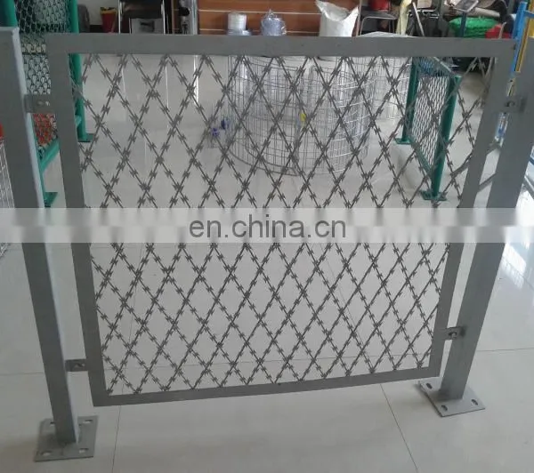 Low Price Galvanized Razor Barbed Wire Welded Wire Mesh photo-2