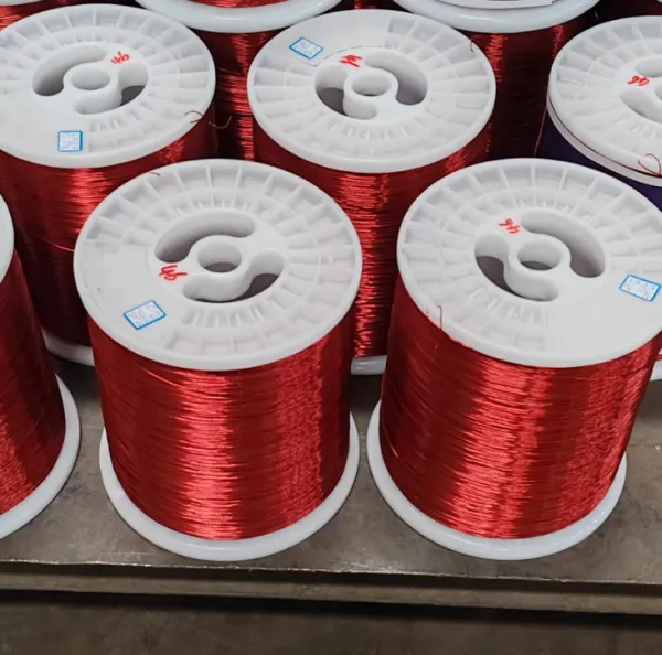 Hochwertige lackisolierte Kupferdrahtwicklungsdrähte sind in China heiß verkauft. Proben sind verfügbar.