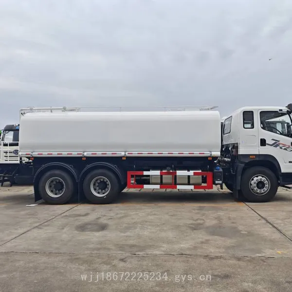 Jiefang 6*4 Rear Dual-axle Export-type 22-cubic-meter Sprinkler Truck, All-round Performer for Sprinkling, Dust Suppression, Flower Watering and Water Supply photo-3