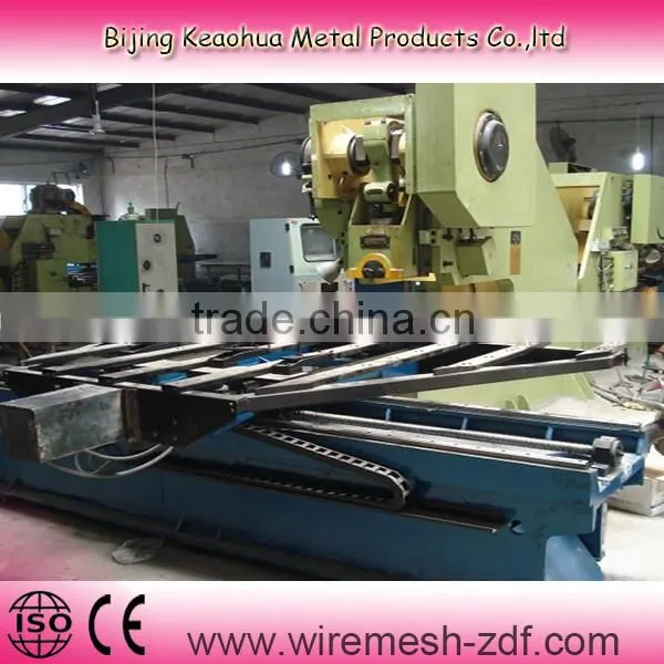 Automatic Metal Sheet Punching Machine photo-2