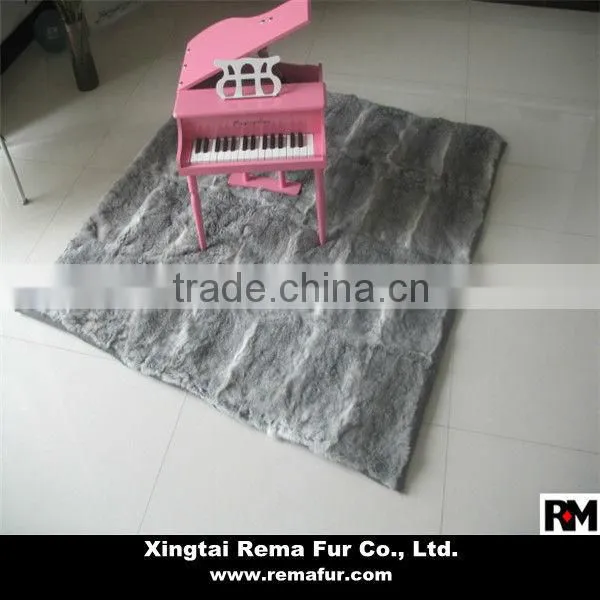 2014 Hot Selling High Quality Rabbit Fur Carpet in Natural Color photo-3