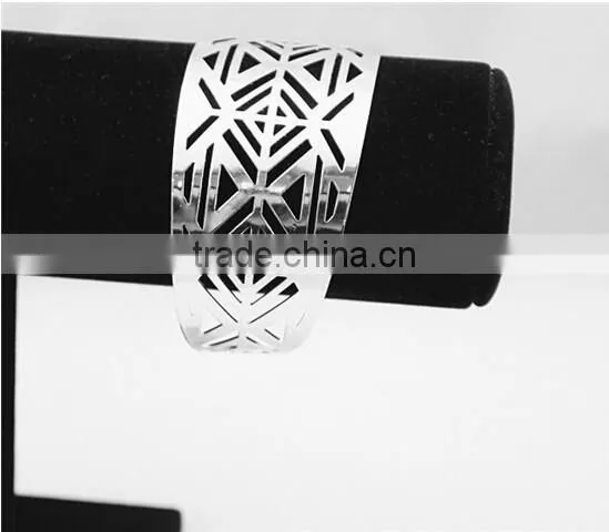 New Design Gold Hollow Triangle Bangles,metal Feather Shape Bangle in Bulk photo-5