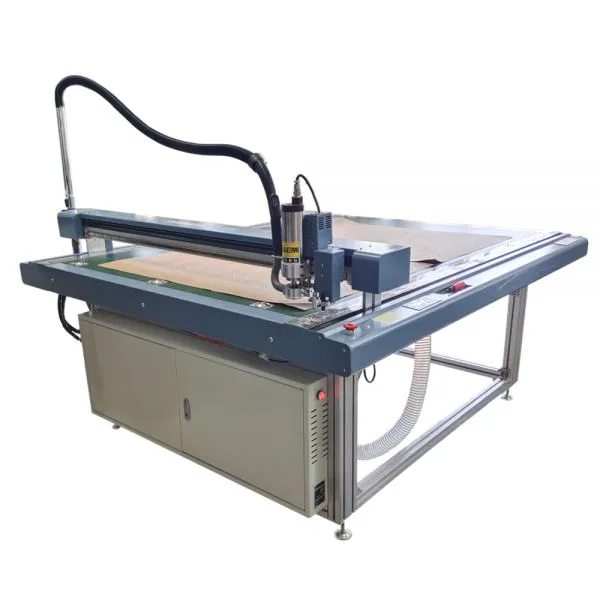 China Kaemi Acrylic Apparel Template Digital Cutter Cutting Plotters Flatbed Garment Cutter photo-2