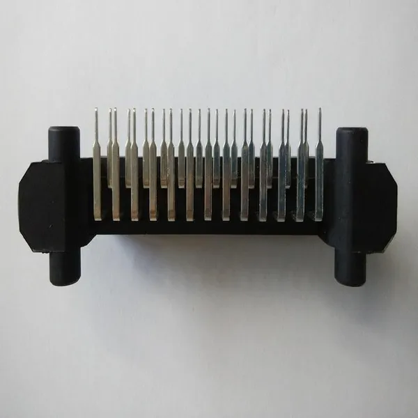 RC30702 Automotive Multi-Pin Connector, 12-24V, Salt Spray Resistant for Exterior Sensors photo-3