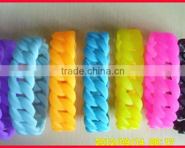 China Factory Free Sample Wholesale Produce Silicone Bracelet