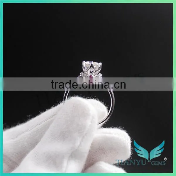 Latest Design Customized 14k Gold 1 Carat Forever Brilliant Moissanite Rings on the Finger photo-4