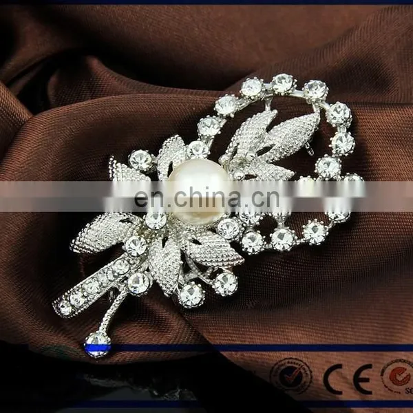 New Brooch Pin Rhinestone Scarf Shawl Clip Crystal Flower Brooch Pin Female Clothing