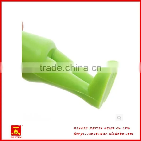 Cute Man Shaped Plastic PP and Steel Wire Made Kitchen Pan Cleaning Brush photo-5