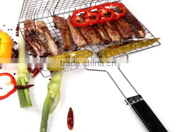 Portable Outdoor Wire Mesh BBQ Grill With Wooden Handle photo-4