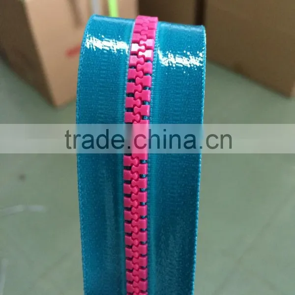 High Quality 5# Red Color Plastic Zipper Open End With Plastic Slider photo-2